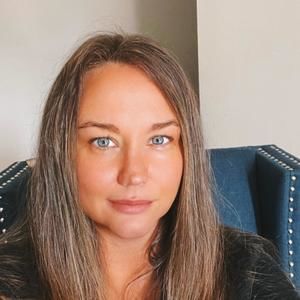 Meet your Posher, Holly